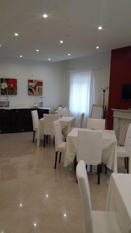 Fontana Vecchia Bed & Breakfast Atina Bagian luar foto