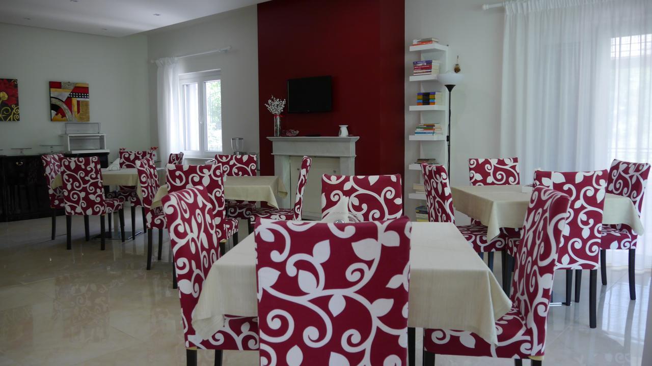 Fontana Vecchia Bed & Breakfast Atina Bagian luar foto