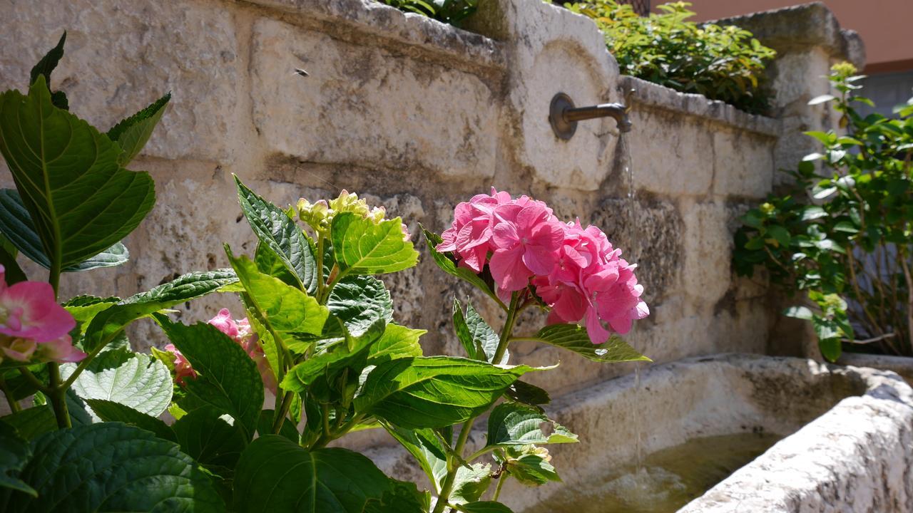 Fontana Vecchia Bed & Breakfast Atina Bagian luar foto